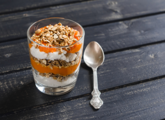 Desayuno instantáneo: papaya, queso cottage y amaranto