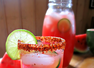 Para esta temporada atrévete a consentir a tu familia con una riquísima agua de sandía con pepino y limón.