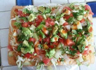 Una botana fuera de serie: ” chicharrón de harina con cueritos”.