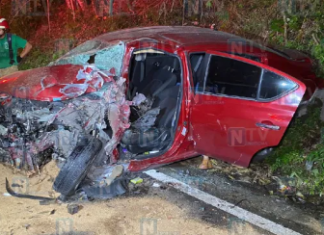 Chocan camioneta y auto en el tramo Compostela – Xalisco; una mujer perdió la vida