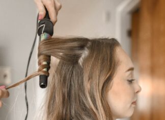 Usar productos para alisar el cabello aumenta riesgo de cáncer de útero, señala estudio