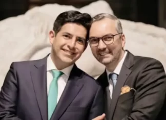Renuncia alto funcionario tras escándalo por su boda en un museo