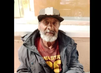 José pide ayuda para localizar a su familia, desde hace 20 años no sabe nada de ellos