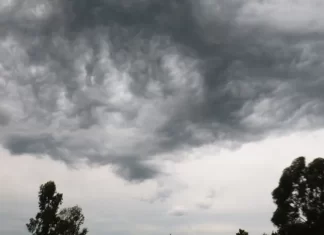 Tormentas eléctricas, lluvias y calor dominarán el clima en Nayarit esta semana