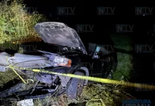 Abandonan vehículo tras chocar contra barrera en la Tepic–Compostela