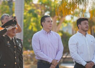 Héctor Santana conmemora el Día de la Bandera con ceremonia cívica