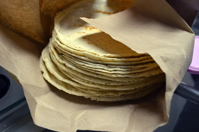 Tortillas_de_maiz_blanco_Mexico_01