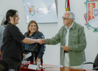 Miguel Ángel Navarro entrega más de 3.3 millones de pesos en financiamientos para emprendedoras, jóvenes y familias