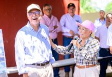 Miguel Ángel Navarro y Beatriz Estrada entregan nueva barda para brindar mayor seguridad en telesecundaria de Acaponeta