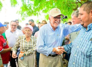 Miguel Ángel Navarro y Beatriz Estrada impulsan el deporte con la rehabilitación del estadio “Santos Ramos Contreras” de Tecuala