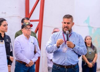 Miguel Ángel Navarro y Beatriz Estrada supervisan rehabilitación del salón ejidal de Tuxpan