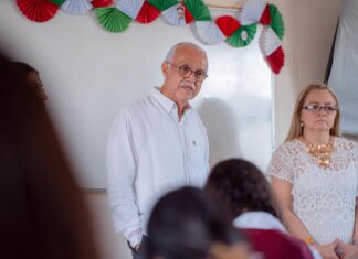 Miguel Ángel Navarro dialoga con estudiantes y docentes de la Secundaria General 51 de Xalisco