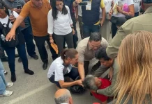 Presidenta Sheinbaum ayudó a mujer que se desmayó en San Luis Potosí