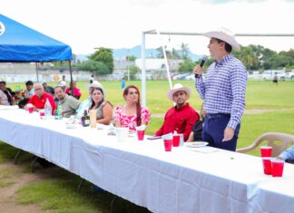 Héctor Santana acompaña al Ejido de El Porvenir en su aniversario