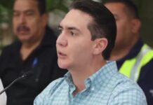 El presidente Héctor Santana respalda a vendedores de playa de Bahía de Banderas
