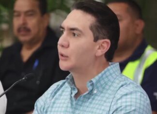 El presidente Héctor Santana respalda a vendedores de playa de Bahía de Banderas