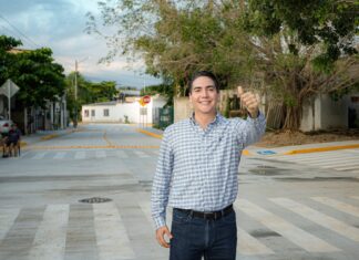 Inaugura Héctor Santana la calle de ingreso al Fraccionamiento Las Conchas