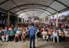Héctor Santana refrenda su compromiso con comerciantes de playa de Bahía de Banderas