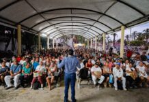 Héctor Santana refrenda su compromiso con comerciantes de playa de Bahía de Banderas