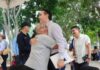 Héctor Santana atiende personalmente a ciudadanos de Jarretaderas